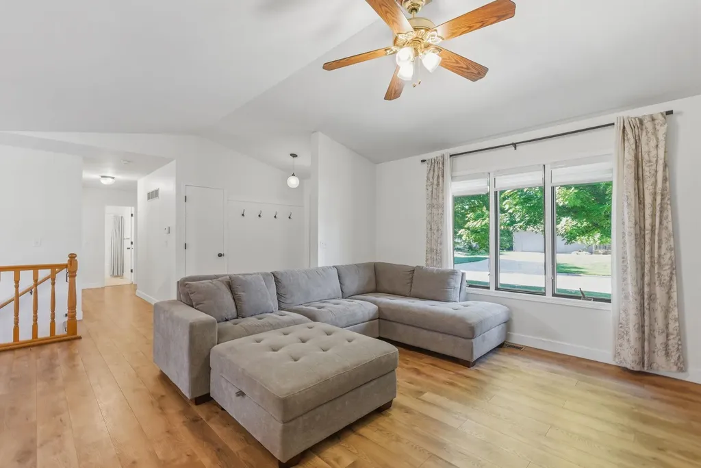 506 Wedgewood Court Hesston KS 67062