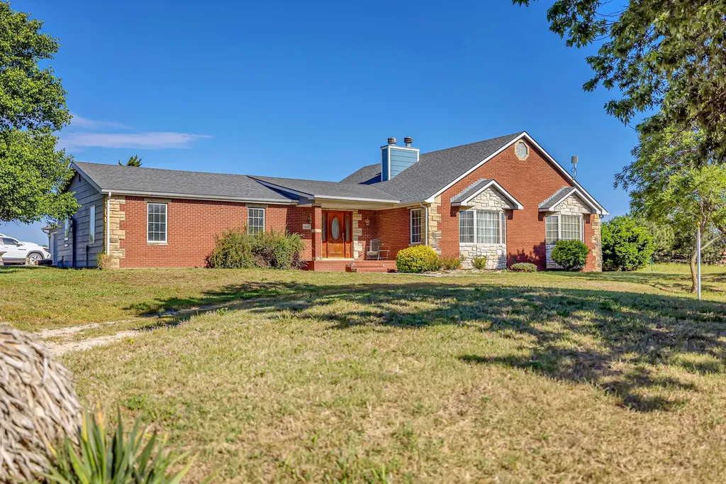 19447 SW Meadowlark Road Rose Hill KS 67133-8527