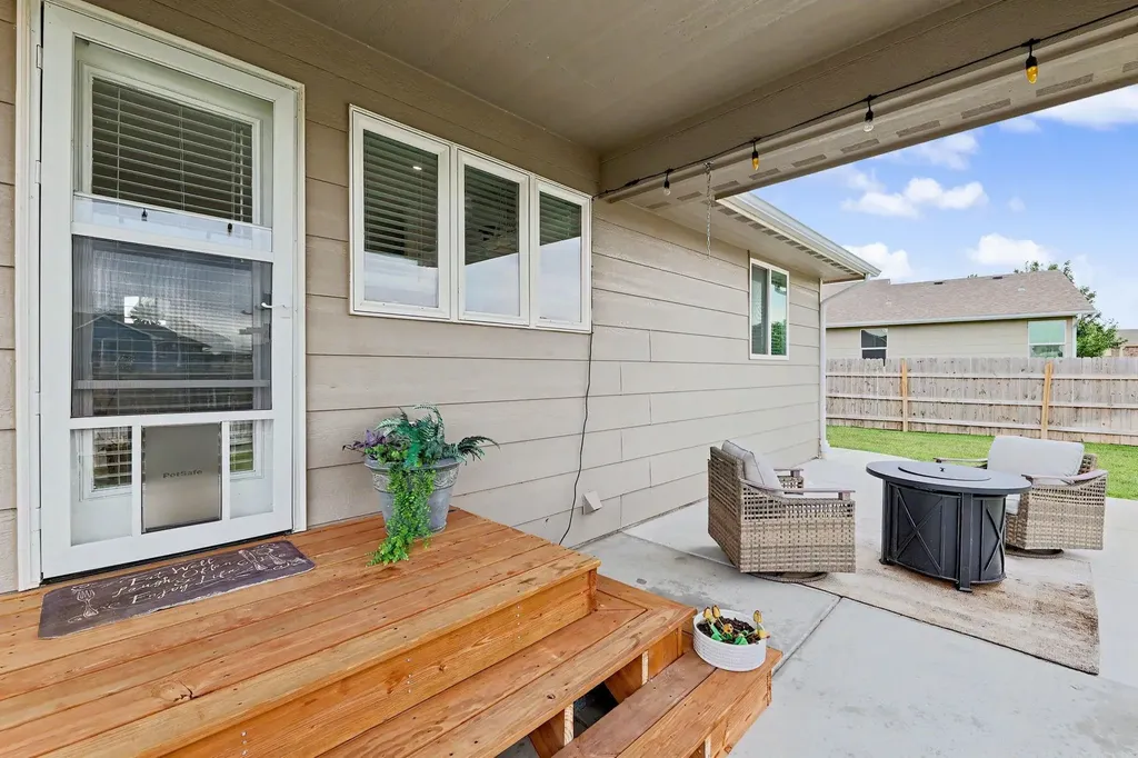 1617 N Thoroughbred Street Wichita KS 67235