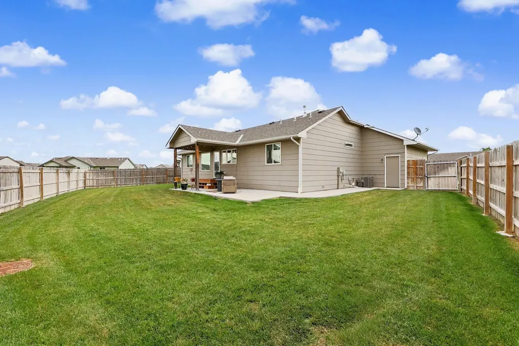 1617 N Thoroughbred Street Wichita KS 67235