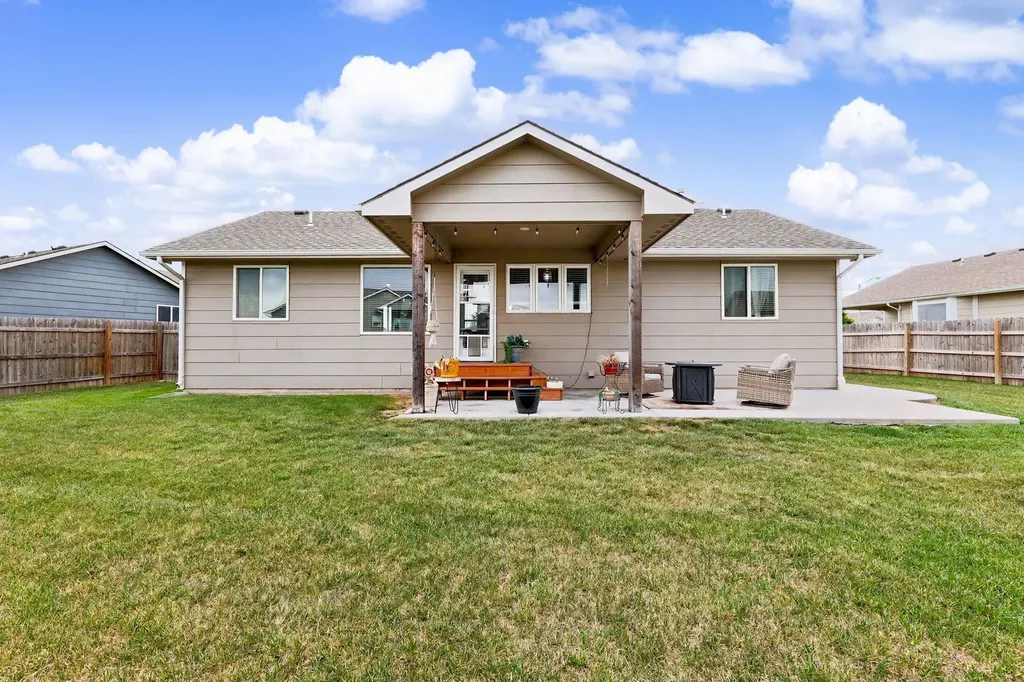 1617 N Thoroughbred Street Wichita KS 67235