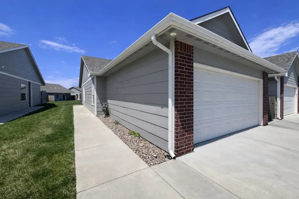5418-5420 N Colburn Street Bel Aire KS 67220