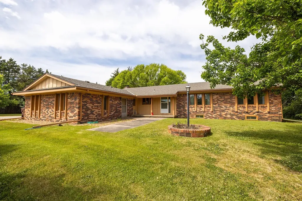 1933 S 127th Wichita KS 67207
