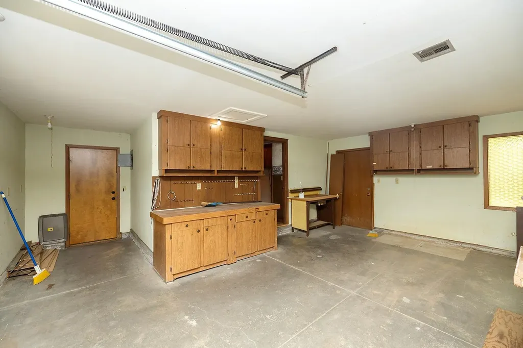 1933 S 127th Wichita KS 67207