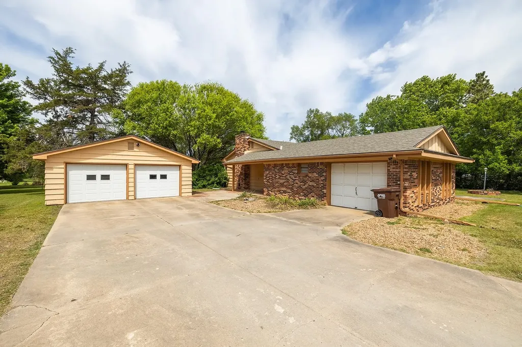 1933 S 127th Wichita KS 67207