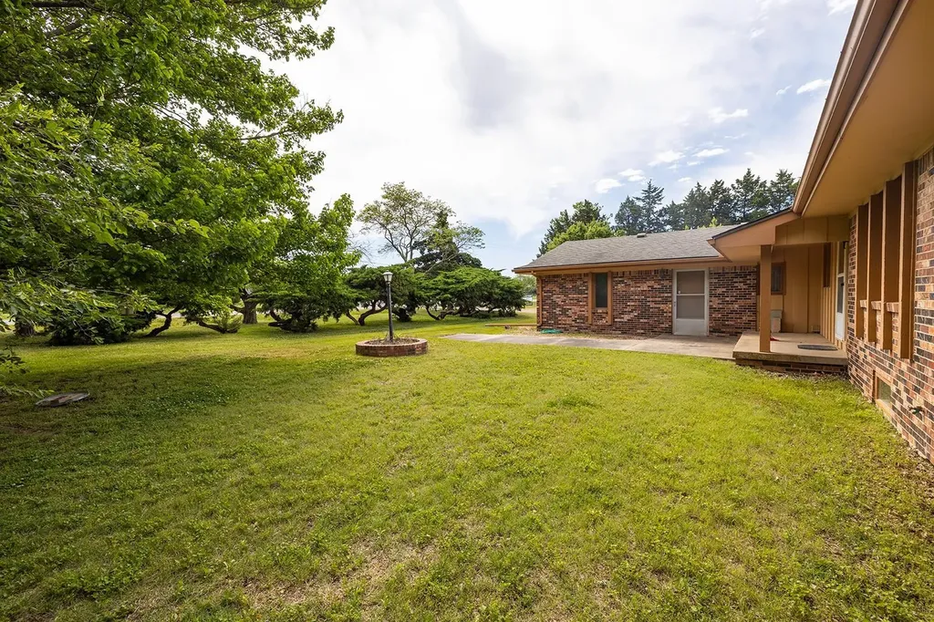 1933 S 127th Wichita KS 67207
