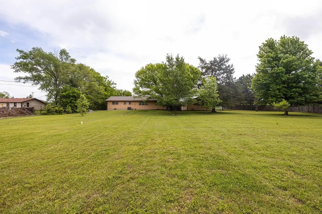 1933 S 127th Wichita KS 67207