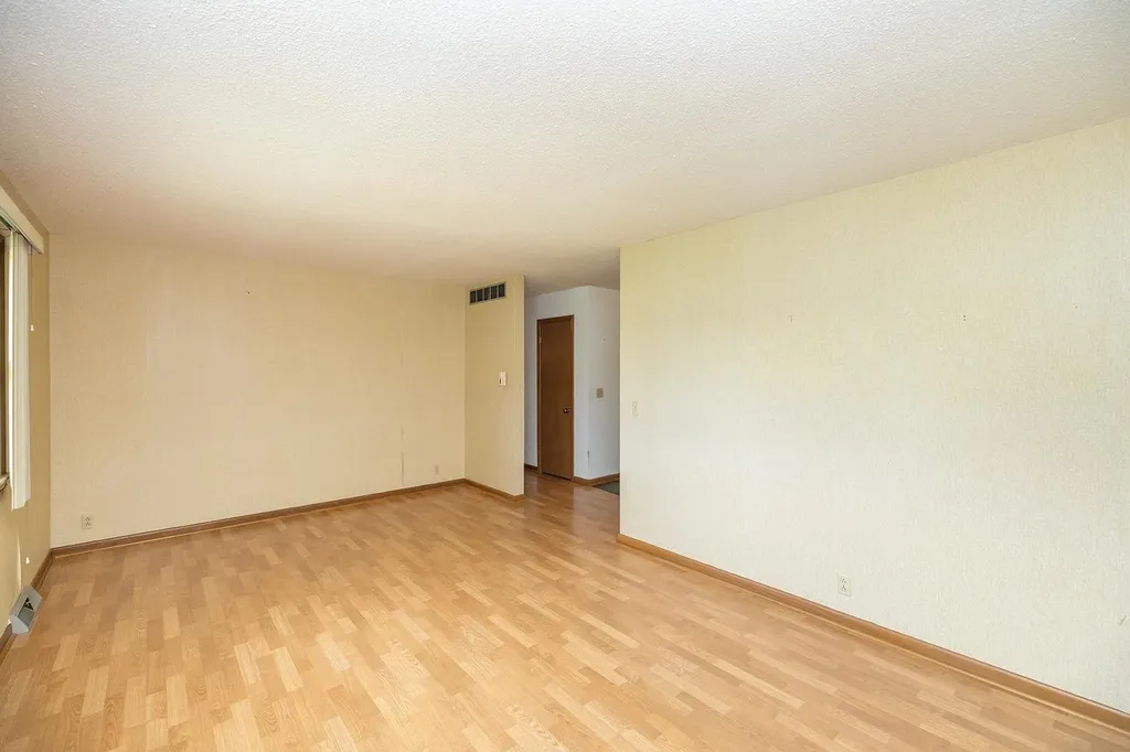 1933 S 127th Wichita KS 67207