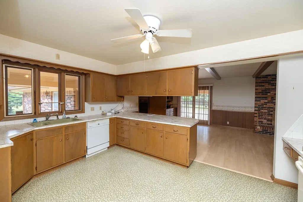 1933 S 127th Wichita KS 67207
