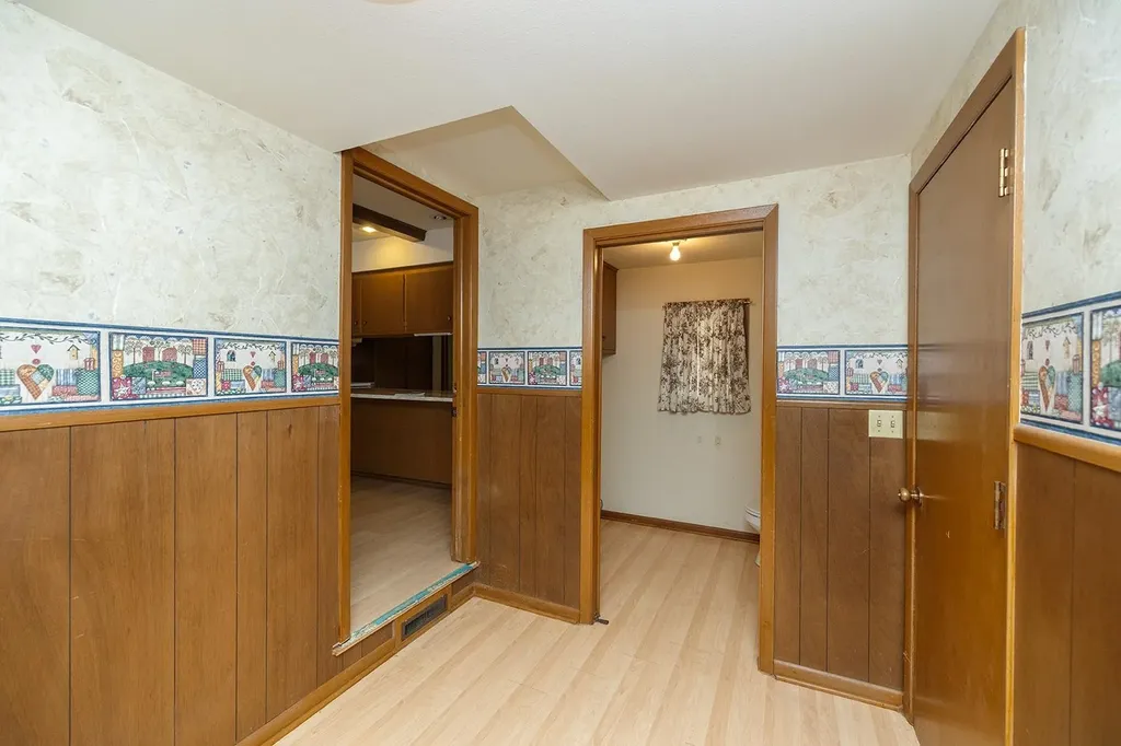 1933 S 127th Wichita KS 67207