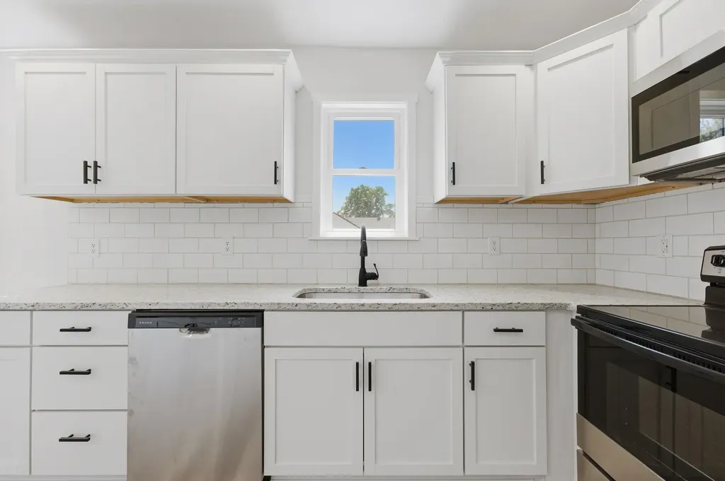 339 S Briarwood Street Norwich KS 67118