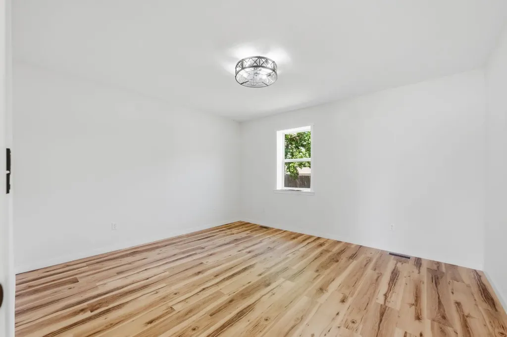 339 S Briarwood Street Norwich KS 67118