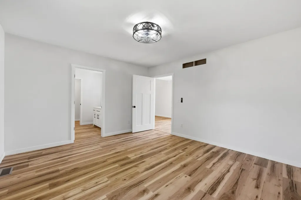 339 S Briarwood Street Norwich KS 67118