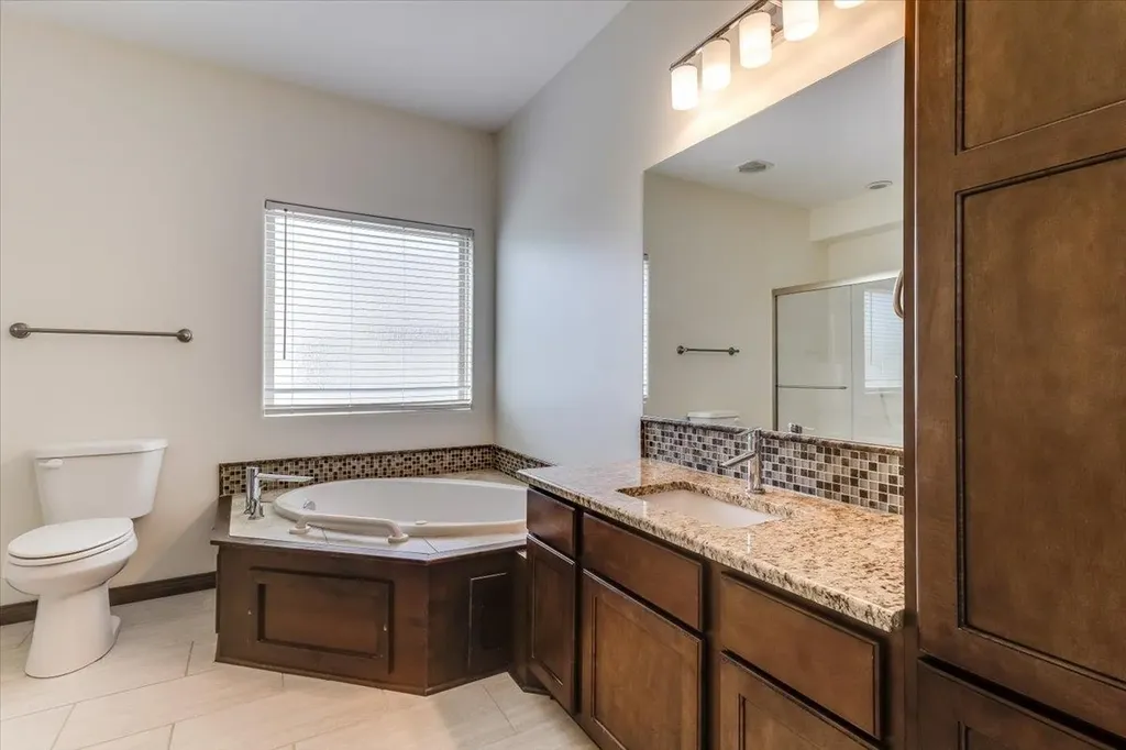 2726 N Woodridge Wichita KS 67226