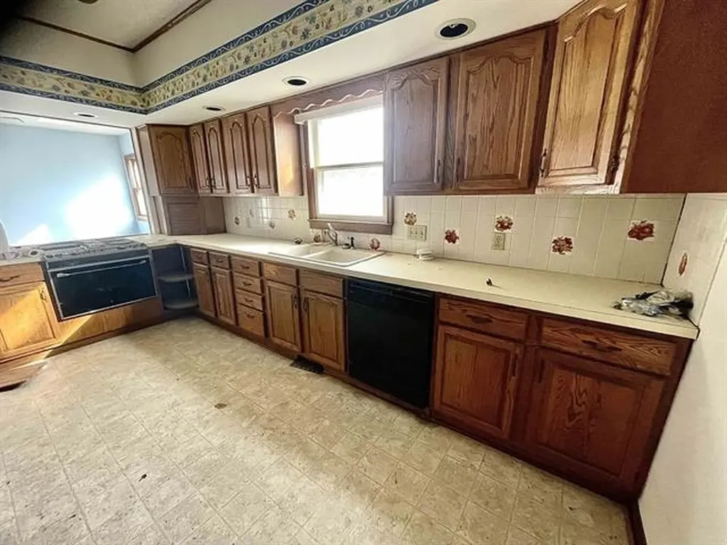 702 E 12th Avenue Winfield KS 67156