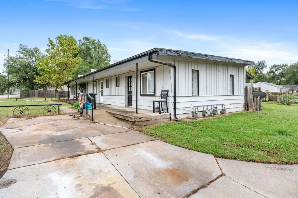 121-127 W 31st Street N Wichita KS 67204