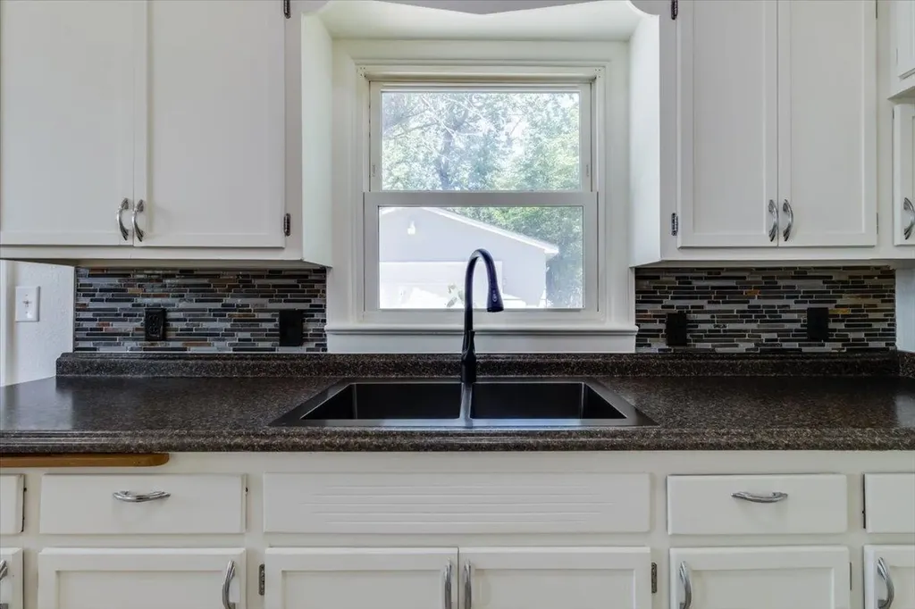 930 N Westview Derby KS 67037