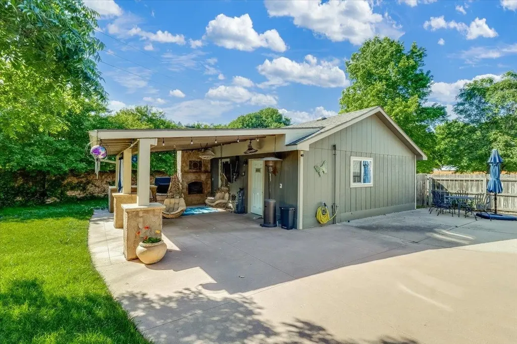 1851 N Denene Wichita KS 67212