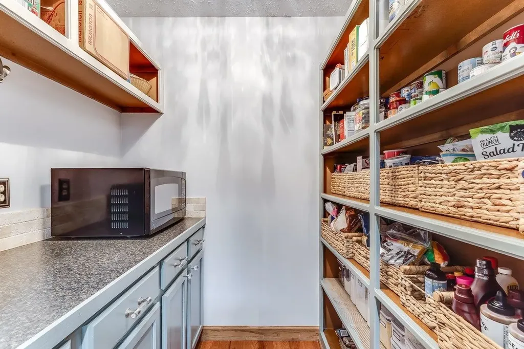 1851 N Denene Wichita KS 67212