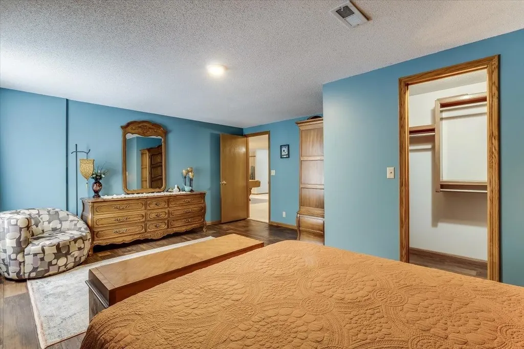 1851 N Denene Wichita KS 67212