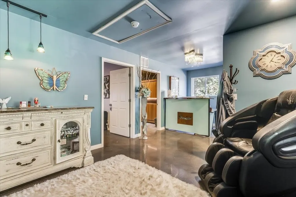 1851 N Denene Wichita KS 67212