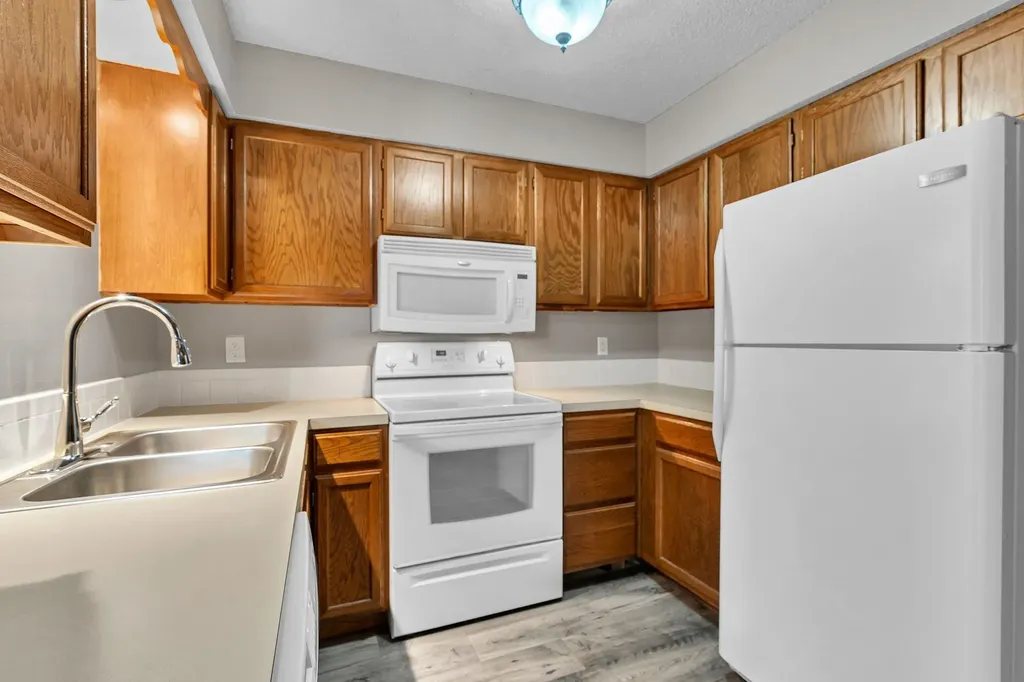 2014 N Woodlawn Boulevard Derby KS 67037-3129