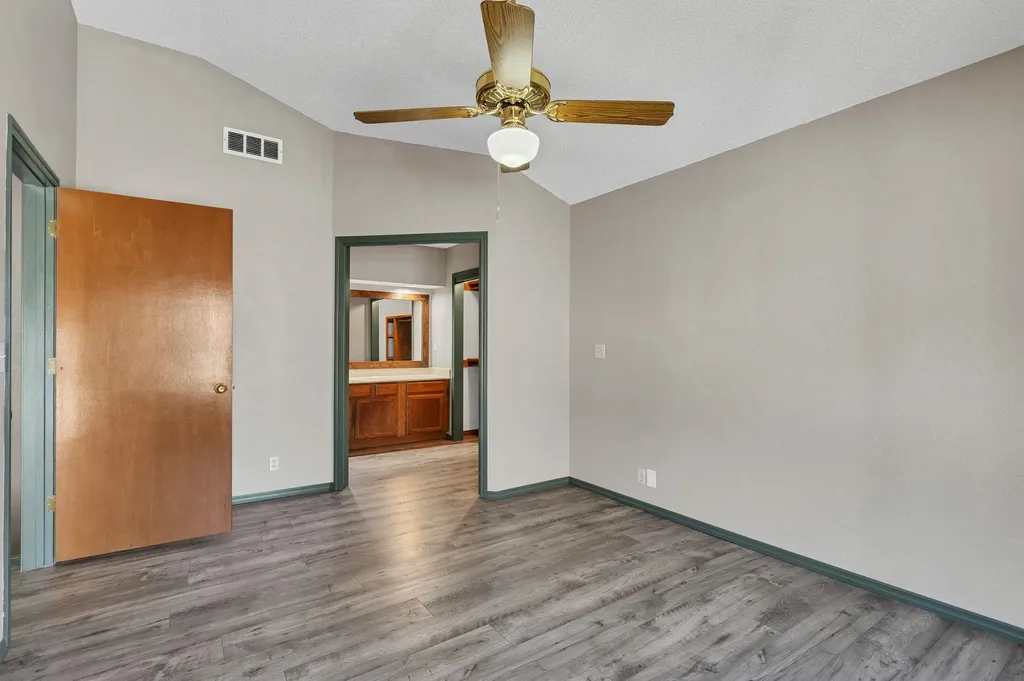 2014 N Woodlawn Boulevard Derby KS 67037-3129