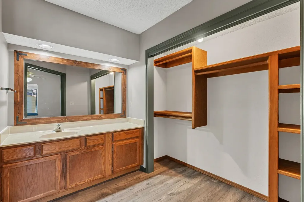 2014 N Woodlawn Boulevard Derby KS 67037-3129