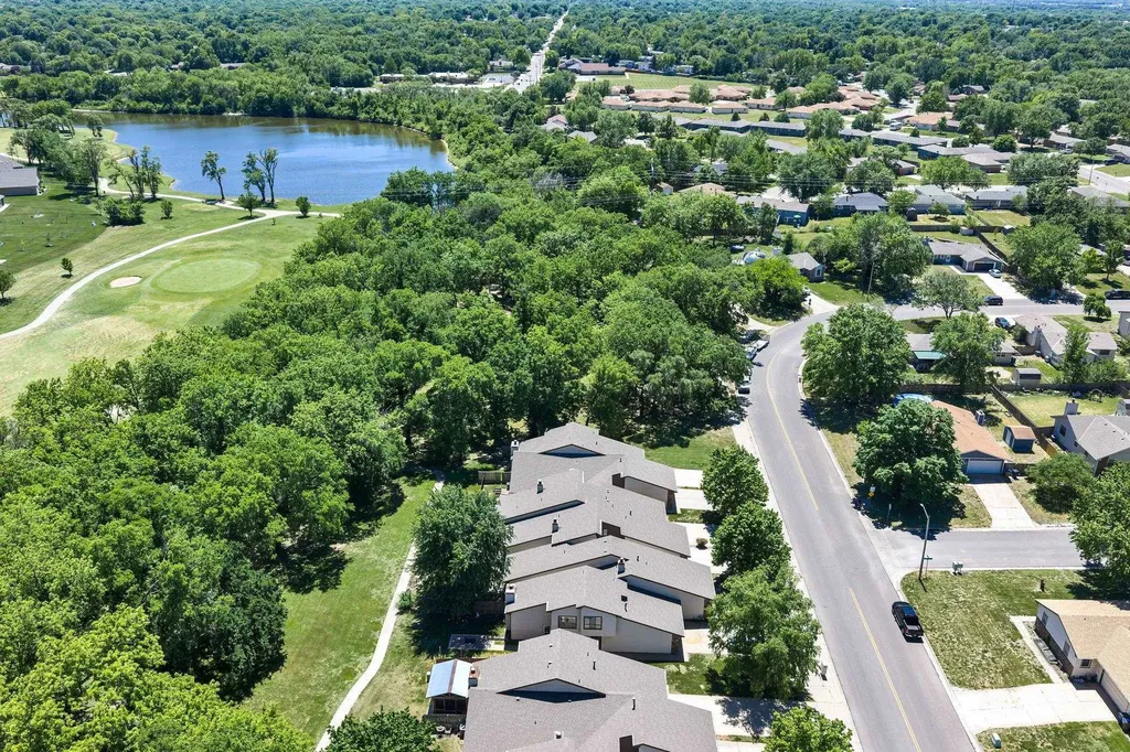 2014 N Woodlawn Boulevard Derby KS 67037-3129