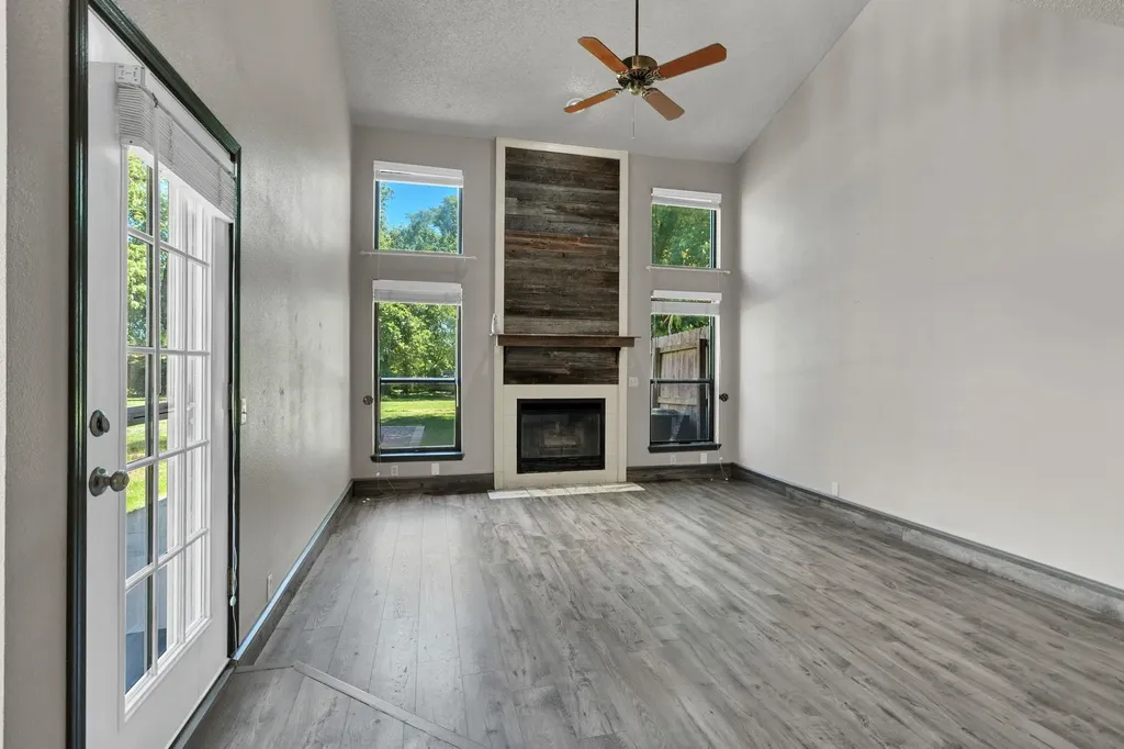 2014 N Woodlawn Boulevard Derby KS 67037-3129