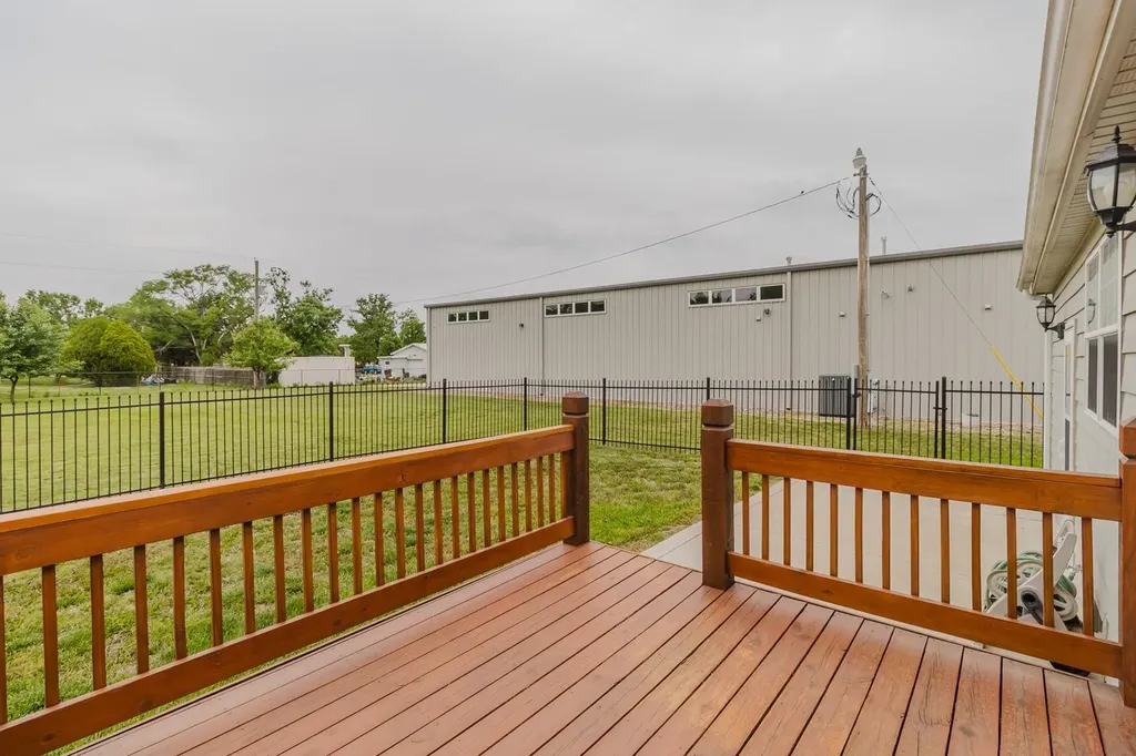 2335 S Crest Wichita KS 67207