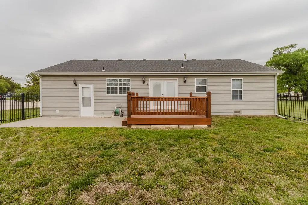 2335 S Crest Wichita KS 67207