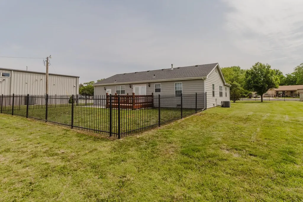 2335 S Crest Wichita KS 67207
