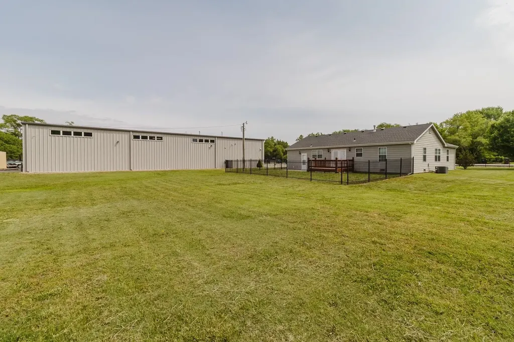 2335 S Crest Wichita KS 67207
