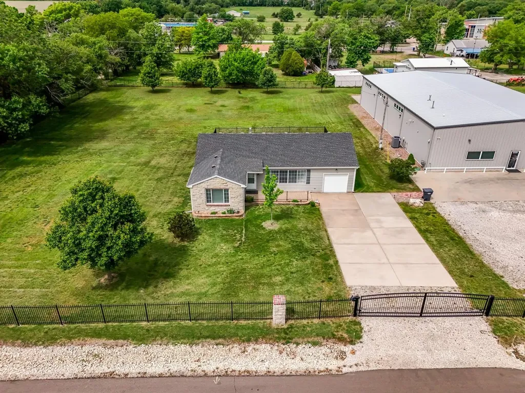 2335 S Crest Wichita KS 67207