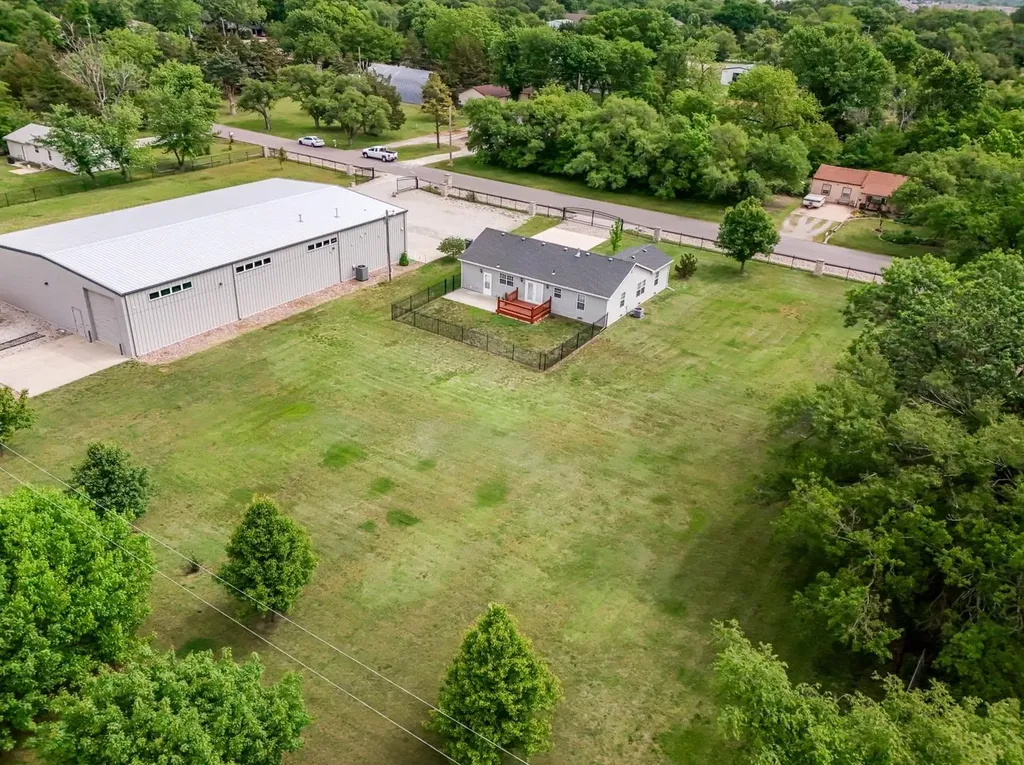 2335 S Crest Wichita KS 67207