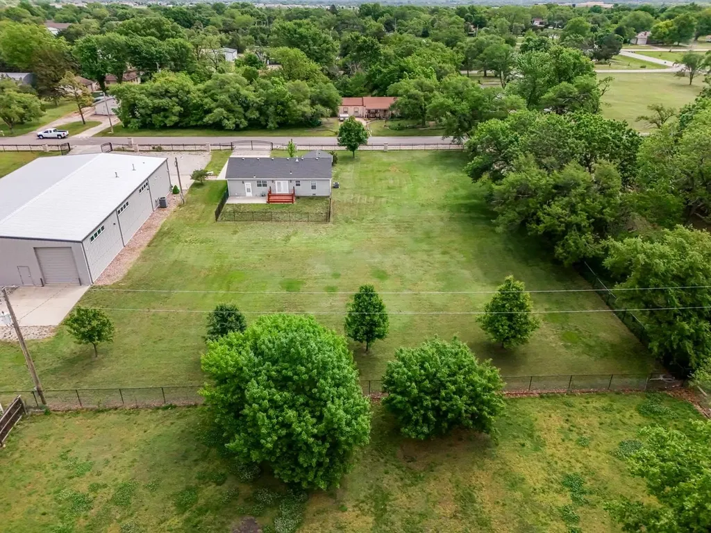 2335 S Crest Wichita KS 67207