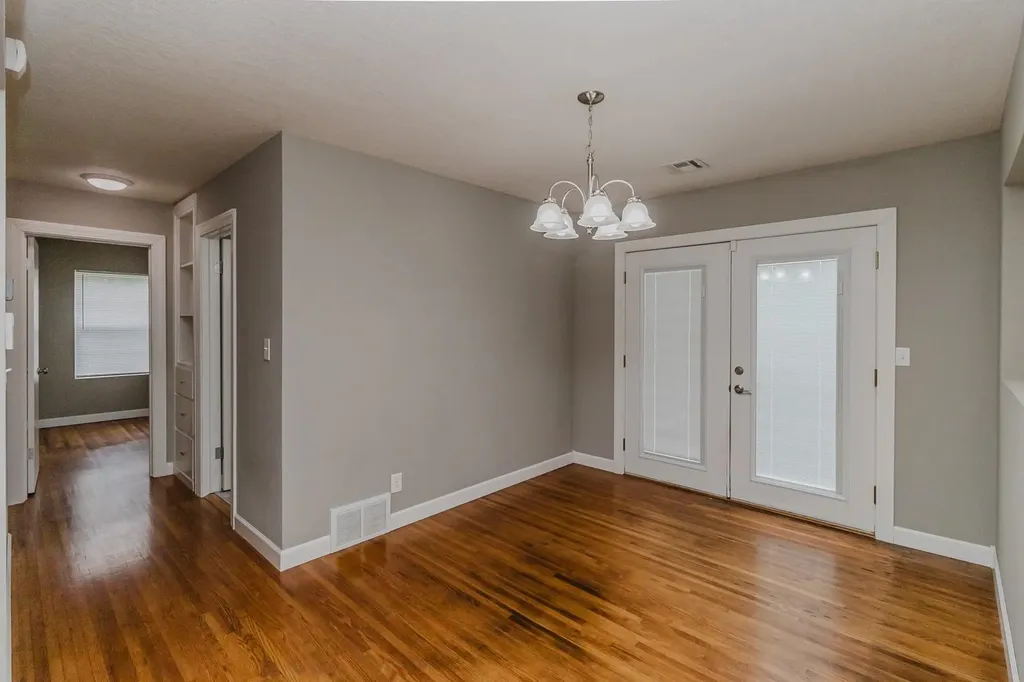 2335 S Crest Wichita KS 67207