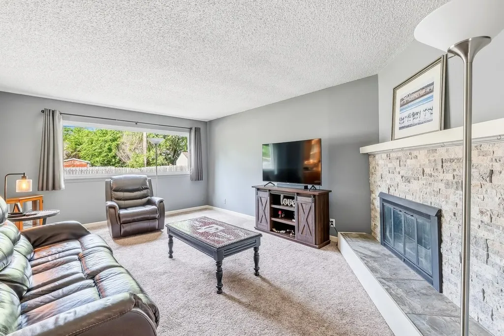 4317 N Gunnison Street Bel Aire KS 67220-3831