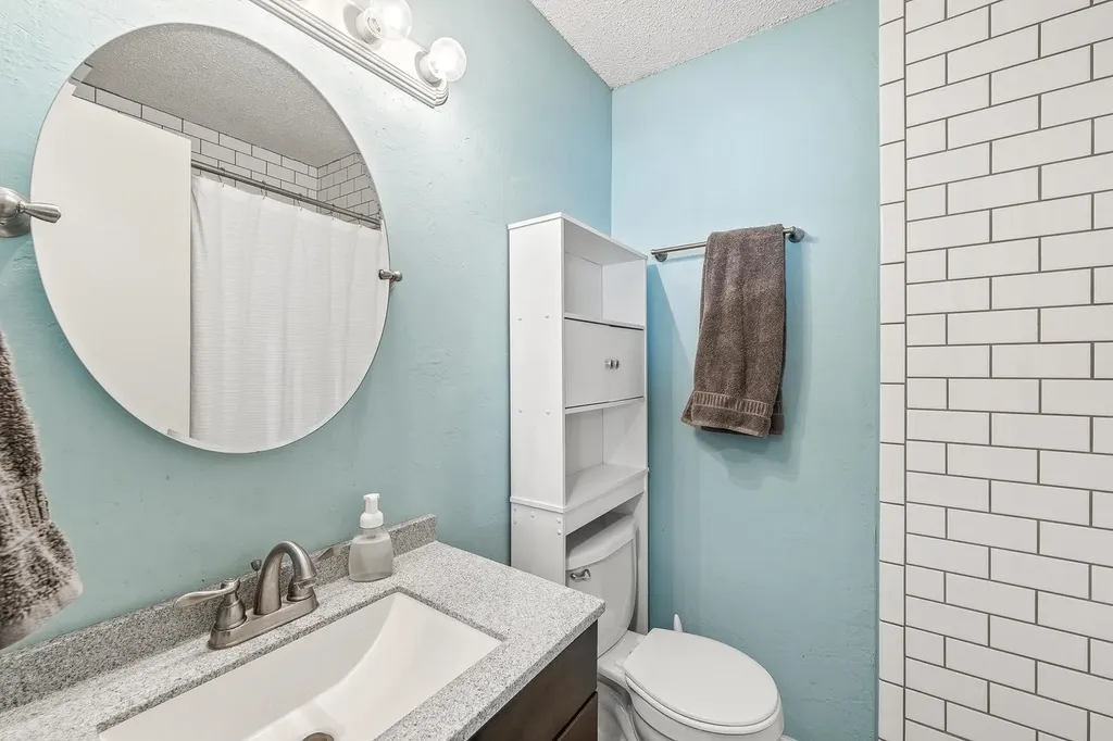 4317 N Gunnison Street Bel Aire KS 67220-3831
