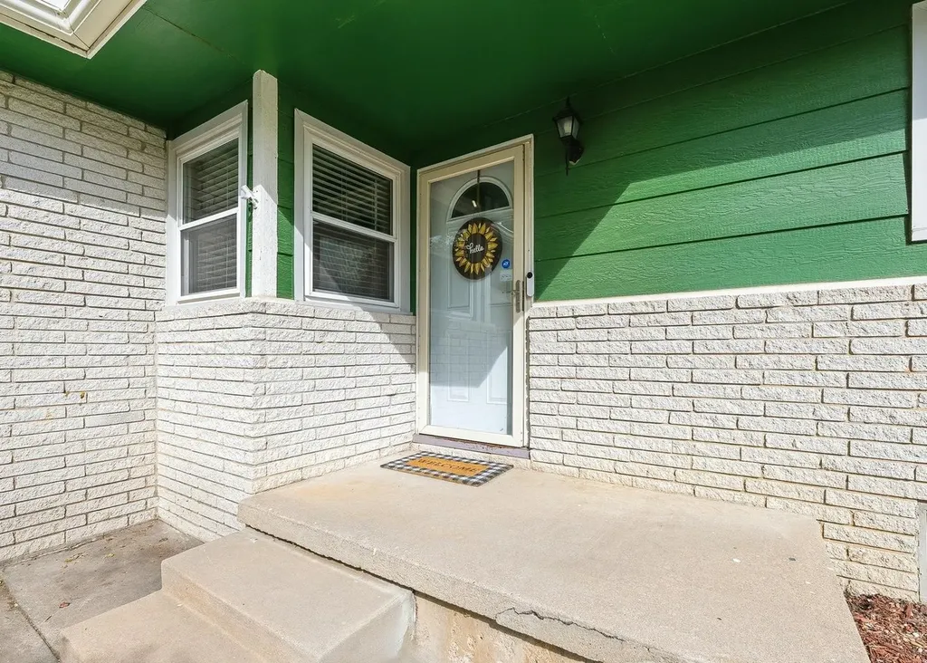 4317 N Gunnison Street Bel Aire KS 67220-3831