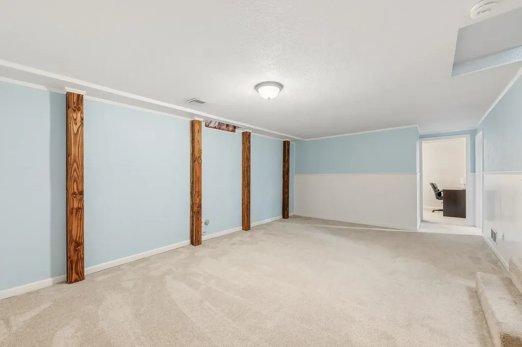 4317 N Gunnison Street Bel Aire KS 67220-3831