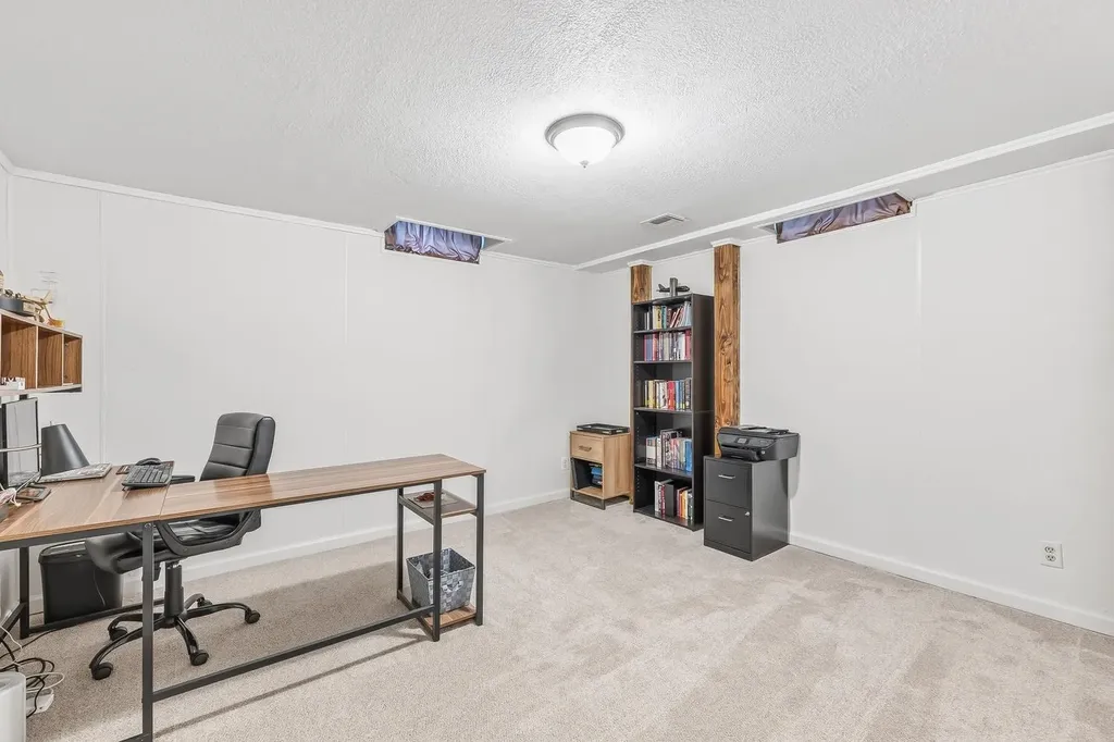 4317 N Gunnison Street Bel Aire KS 67220-3831