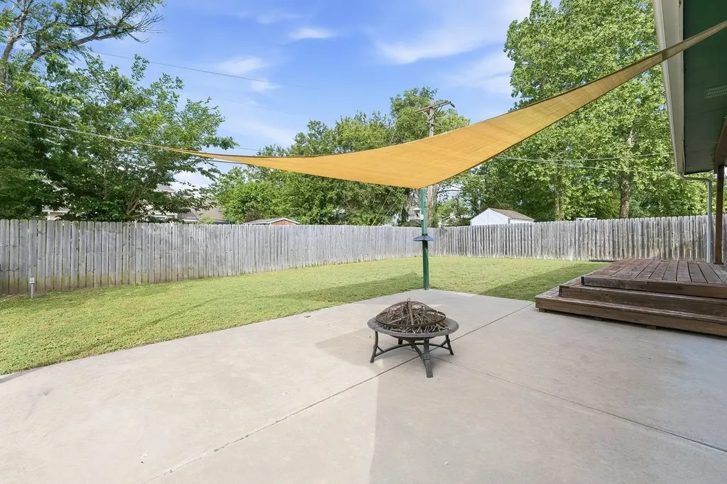 4317 N Gunnison Street Bel Aire KS 67220-3831