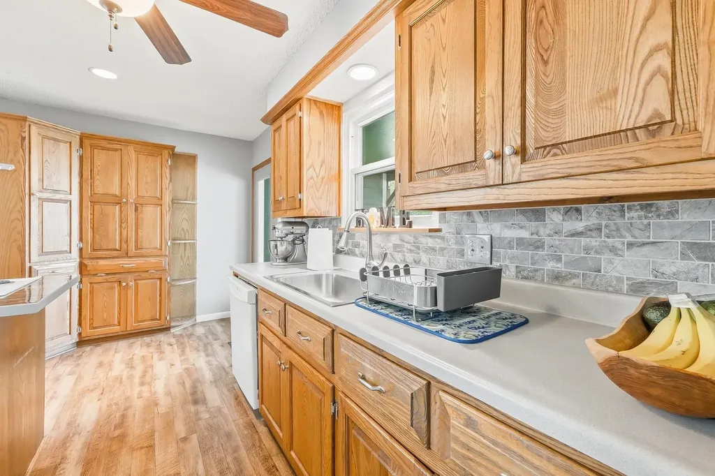 4317 N Gunnison Street Bel Aire KS 67220-3831