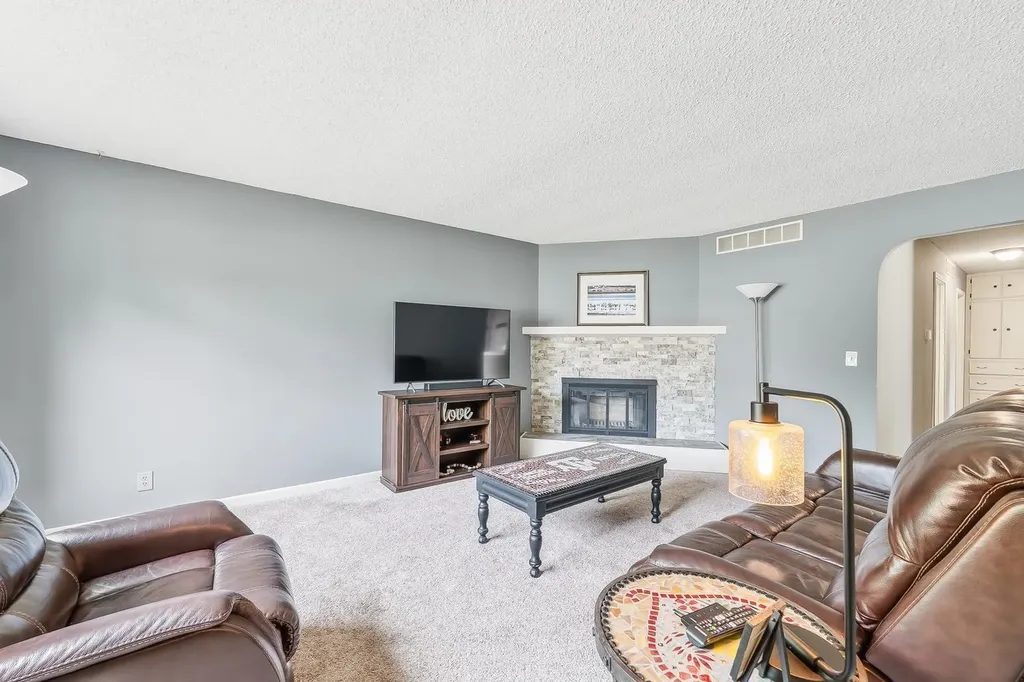 4317 N Gunnison Street Bel Aire KS 67220-3831