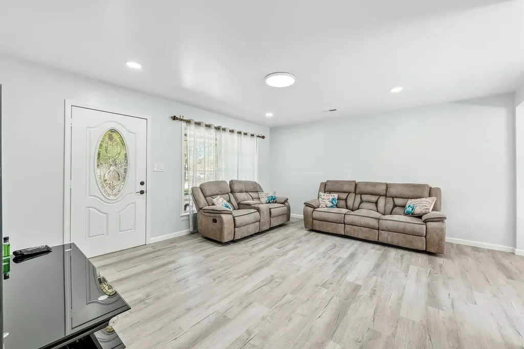 2038 S Poplar Street Wichita KS 67211
