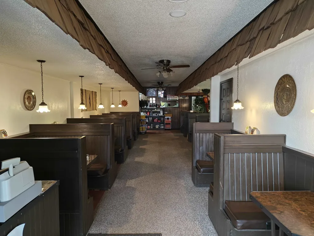 121 W 5th Street Newton KS 67114