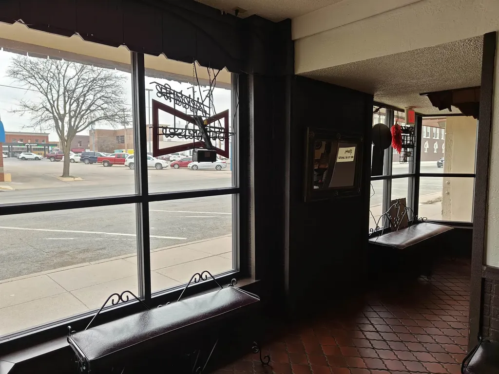 121 W 5th Street Newton KS 67114