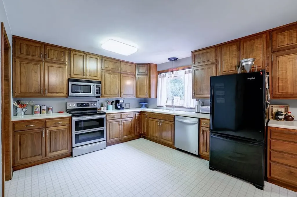1423 Fuller Winfield KS 67156